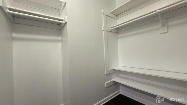 Building Photo - 5 Viburnum Ct
