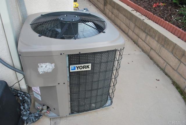 Building Photo - 145 Canyon Creek Way