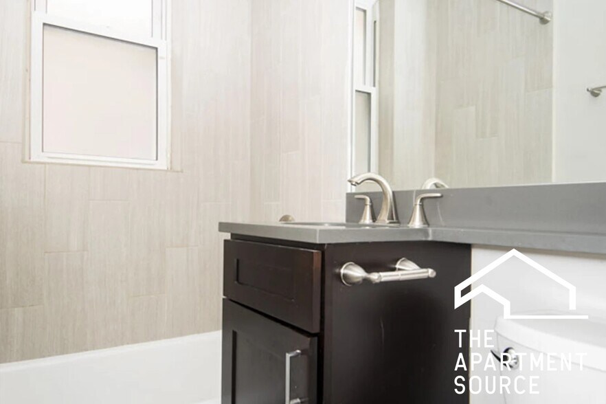 Building Photo - 511 W Belmont Ave