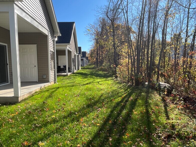Building Photo - 2104 Community Ln