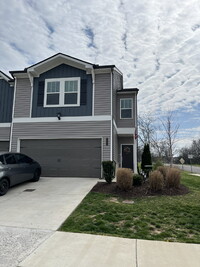Building Photo - Immaculate End-Unit Townhome in West End S...