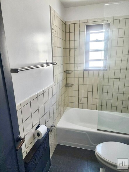 Building Photo - 44 STREET