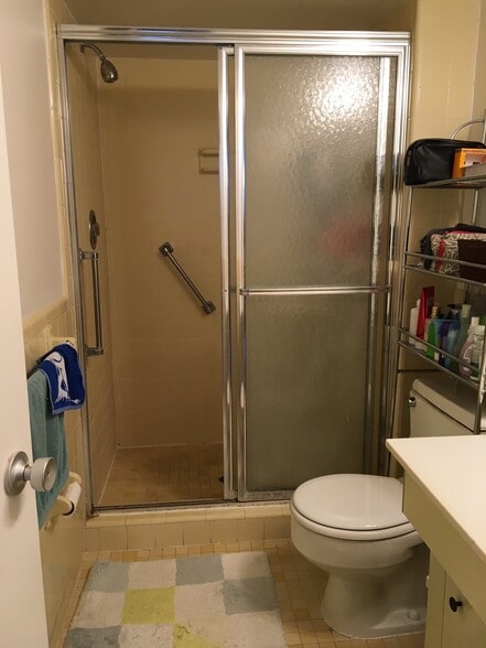 master bathroom - 5101 River Rd