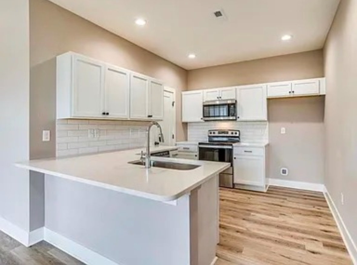 Kitchen - 5506 N Sandkey Ct