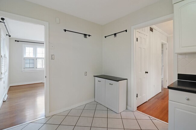 Building Photo - Dreamy 4 Bed, 2 Bath Cape Cod in Sauer's Garden Available Now!