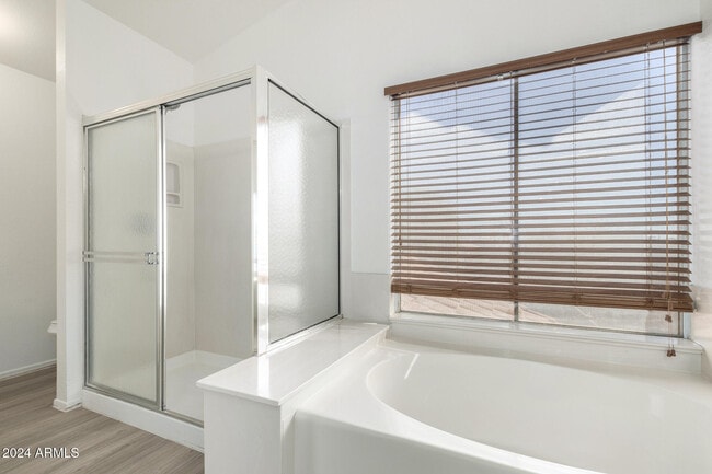 Building Photo - 3025 E Woodland Dr