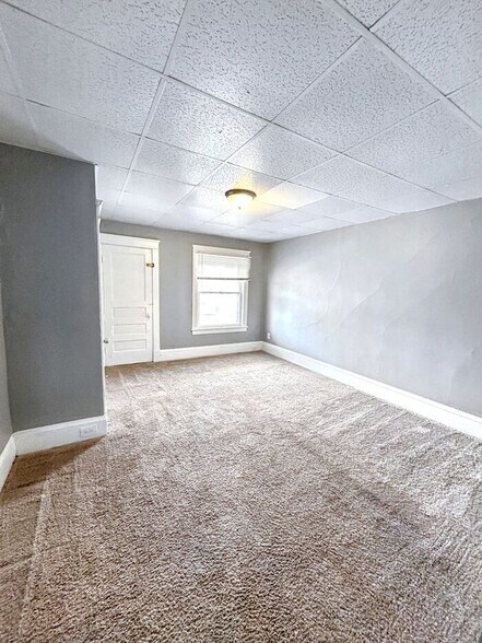 Building Photo - 5806 Bonna Ave