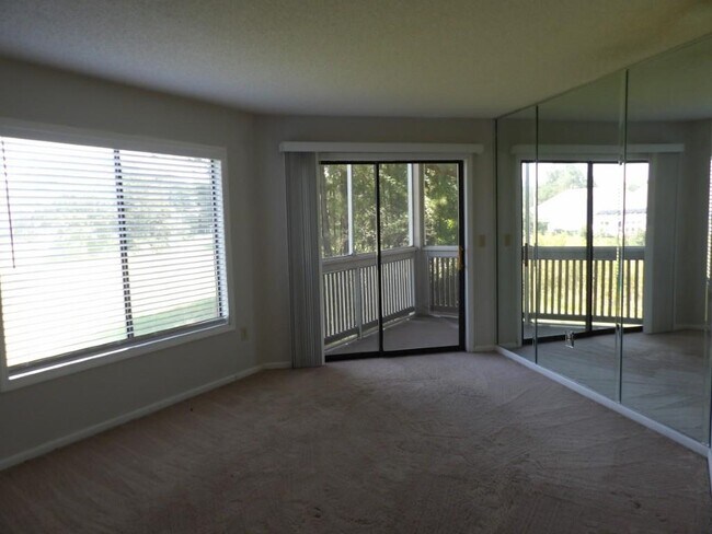 Building Photo - 4230 Pinehurst Cir