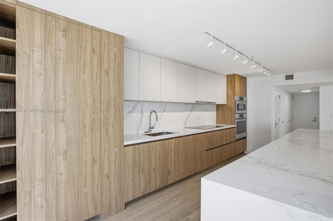 Building Photo - 600 Grapetree Dr