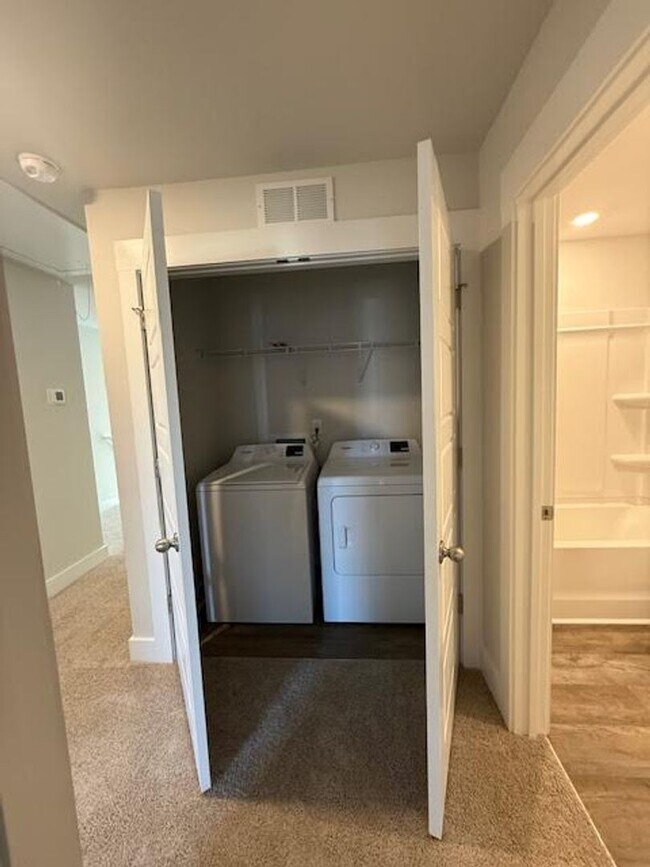 Building Photo - Be the first to Live in This Brand-New Townhome!