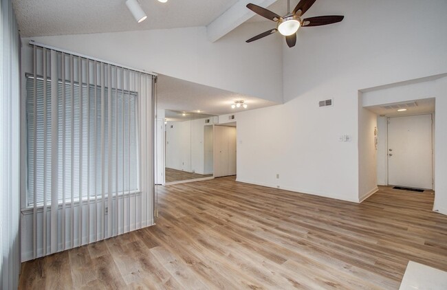 Building Photo - 12400 Overbrook Ln