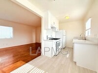 Building Photo - 624 W Riggin St