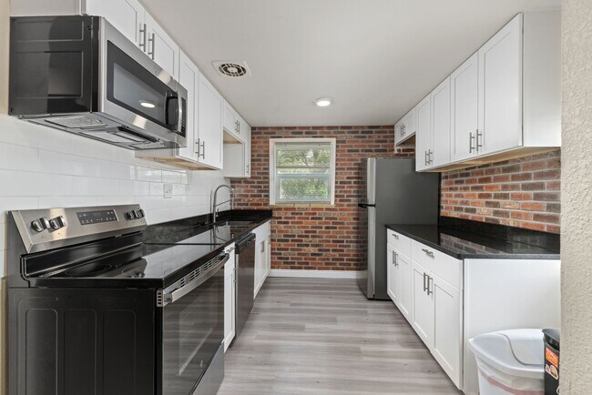 Building Photo - 905 16th St