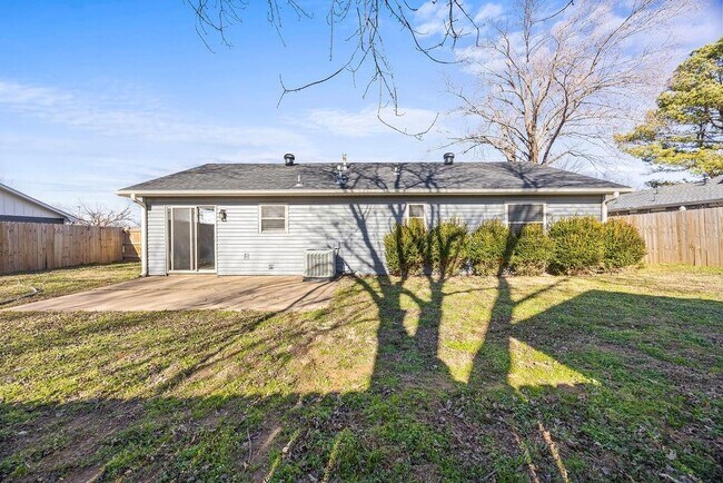 Building Photo - 2607 NE Walker St