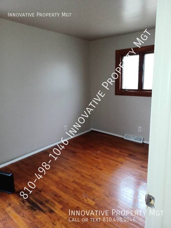 Building Photo - 3 bedroom 1 bath spacious home! newly reno...