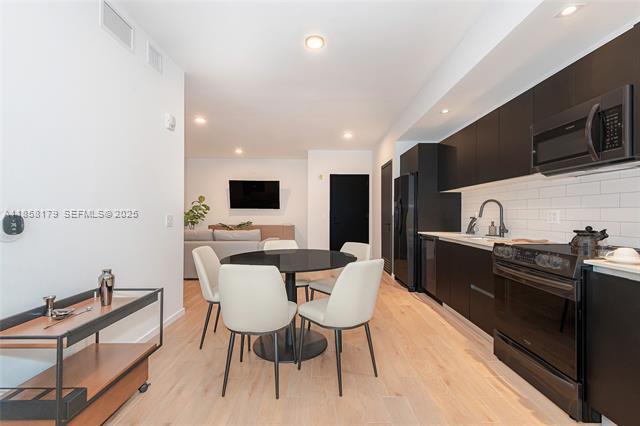 Building Photo - 398 NE 5th St