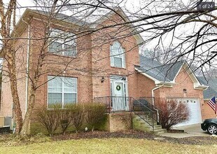 Building Photo - 4 bed/3bth with over 2000 sq ft. In beautiful Hendersonville!!!