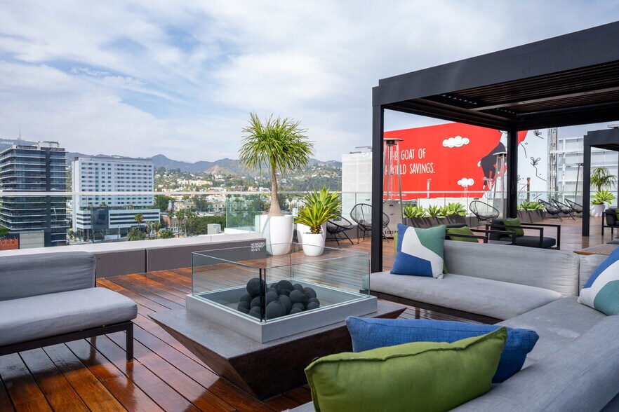 Building Photo - 6250 Hollywood Blvd