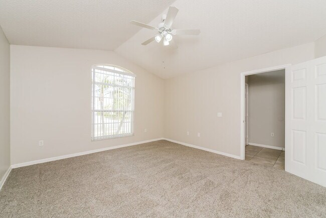 Building Photo - 671 Eagle Pointe S