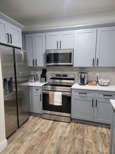 Building Photo - 4333 Bayside Village Dr