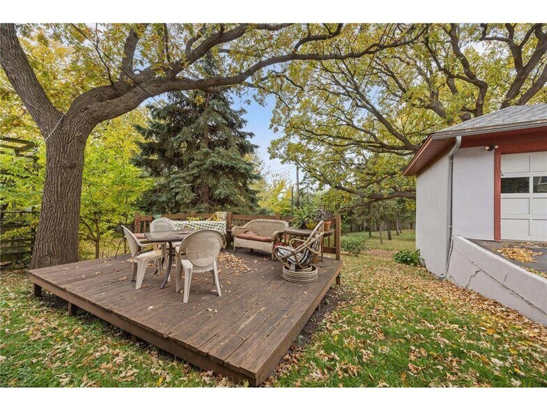 Building Photo - 210 Warwick St SE