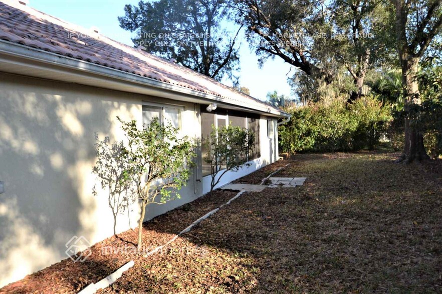 Building Photo - 433 Lake of the Woods Dr