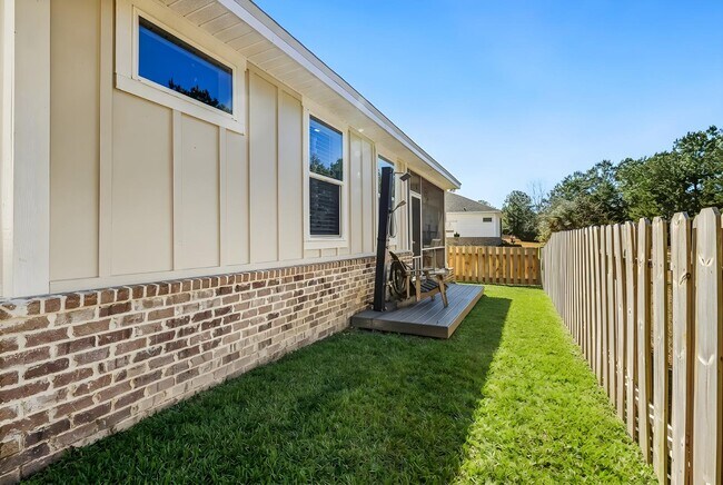 Building Photo - 246 Marsh Landing N