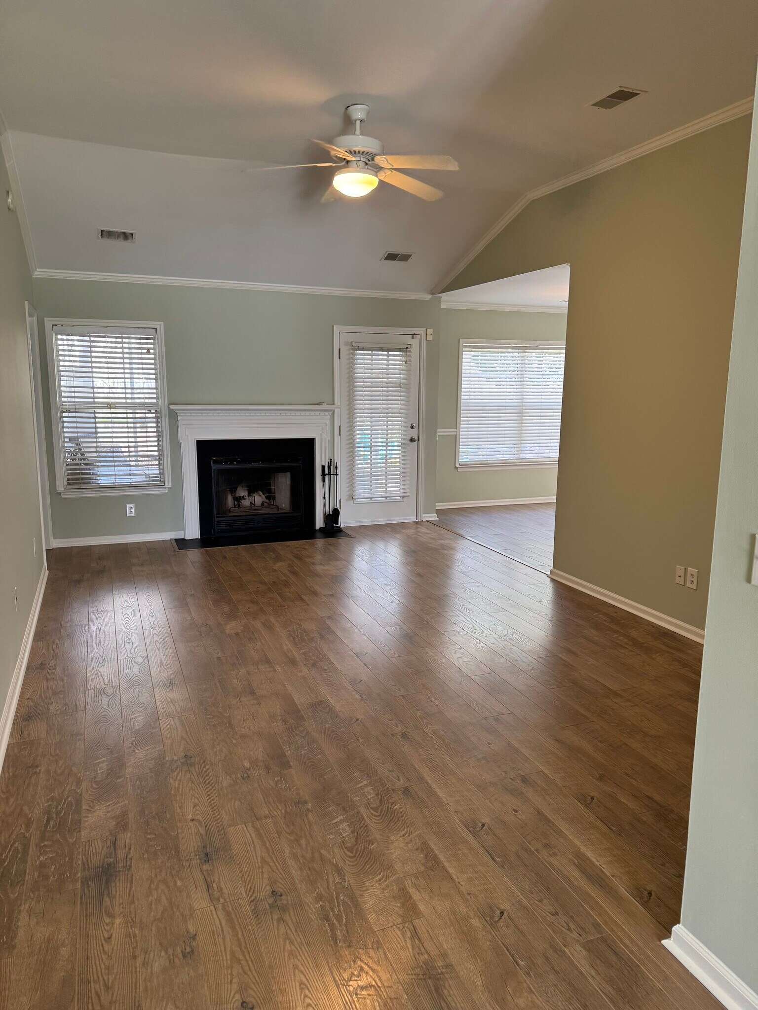 Building Photo - 102 Bill Park Dr