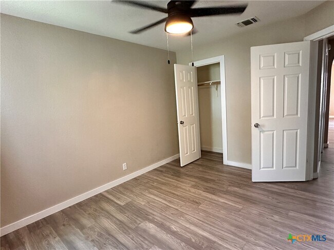 Building Photo - 2029 Northview Dr