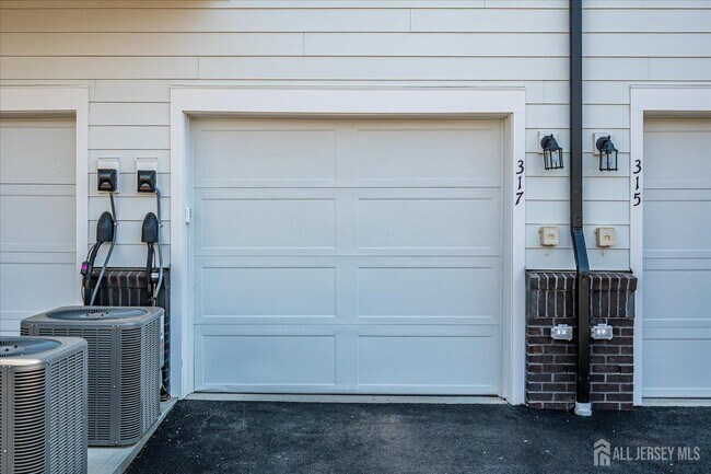 Building Photo - 317 Sadie Cir