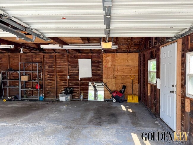 Building Photo - 2082 Vernier Rd