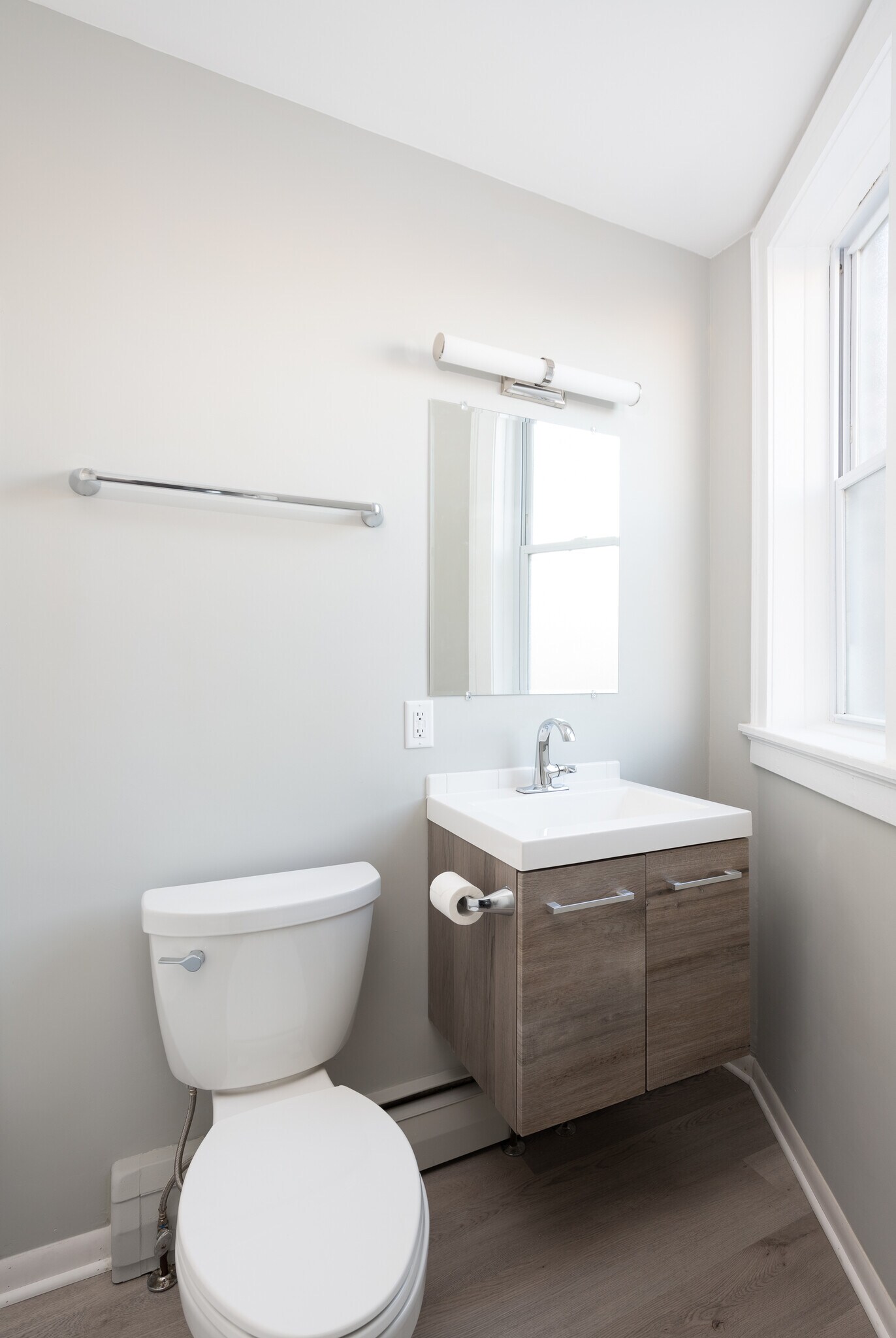 Building Photo - 2266 S Kinnickinnic Ave