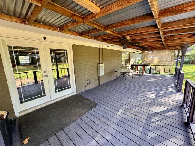 Building Photo - 163 Vining Dr