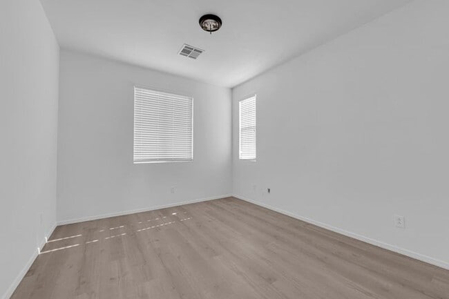 Building Photo - 3 Bedrooms, 2 Bathroom single story home i...