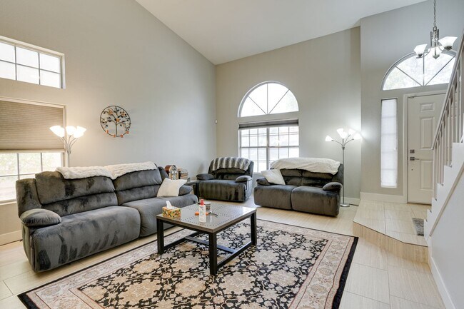 Building Photo - Cozy 3-Bed Home with Pool & Fireplace in P...