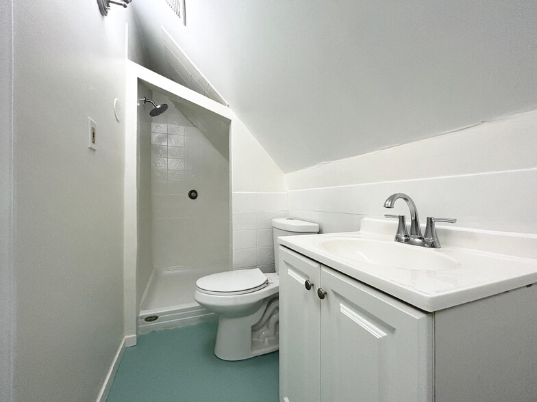 Building Photo - 34 Feiner Pl