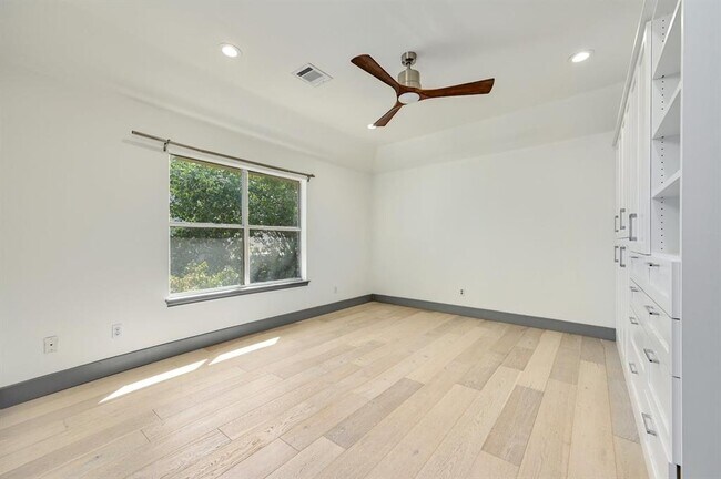 Building Photo - 10011 Brightling Ln