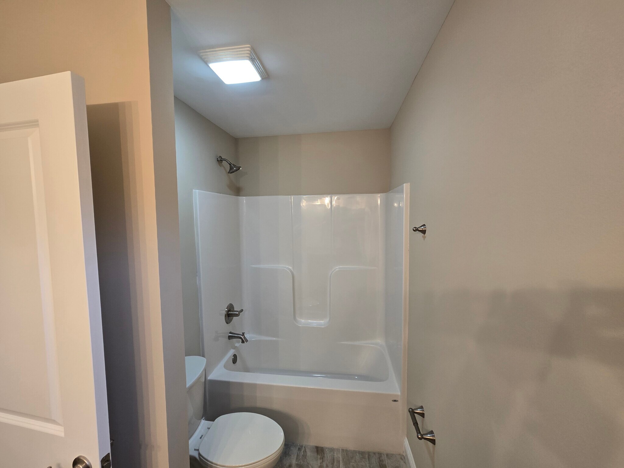 Building Photo - 2618 Cherry Farms Dr