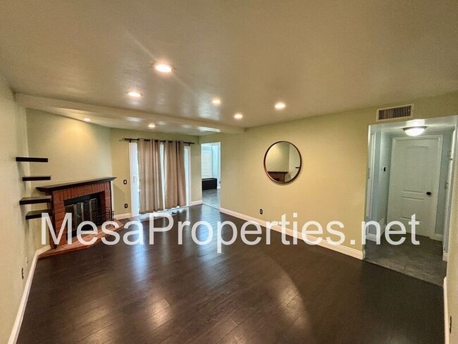 Building Photo - 118 N Glendora Ave