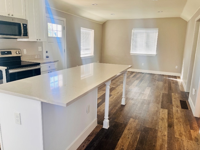 Building Photo - 306 Clark St