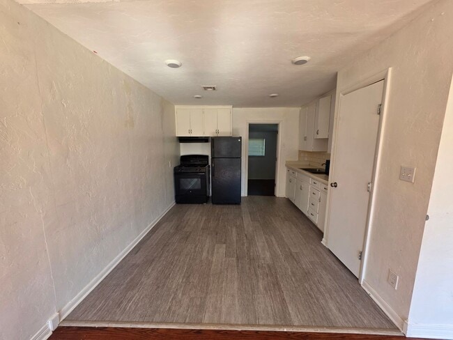 Building Photo - FOR RENT – 3 Bed / 1.5 Bath Home – $1,500/mo