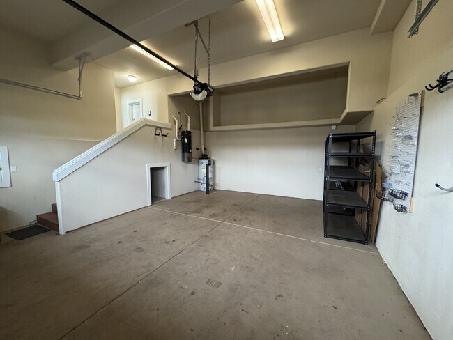 Building Photo - Milwaukie 4-Bedroom Home on Corner Lot, Sp...