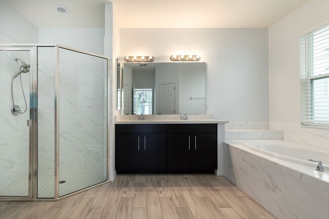 Building Photo - Swimming pool in Community here in this great 3 bdrm home!