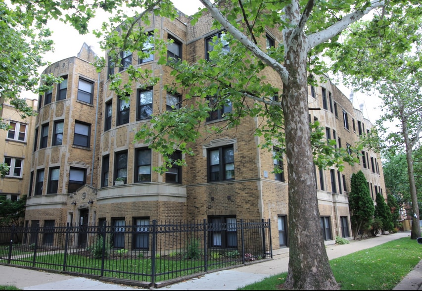 Building Exterior - 6449 N Claremont Ave