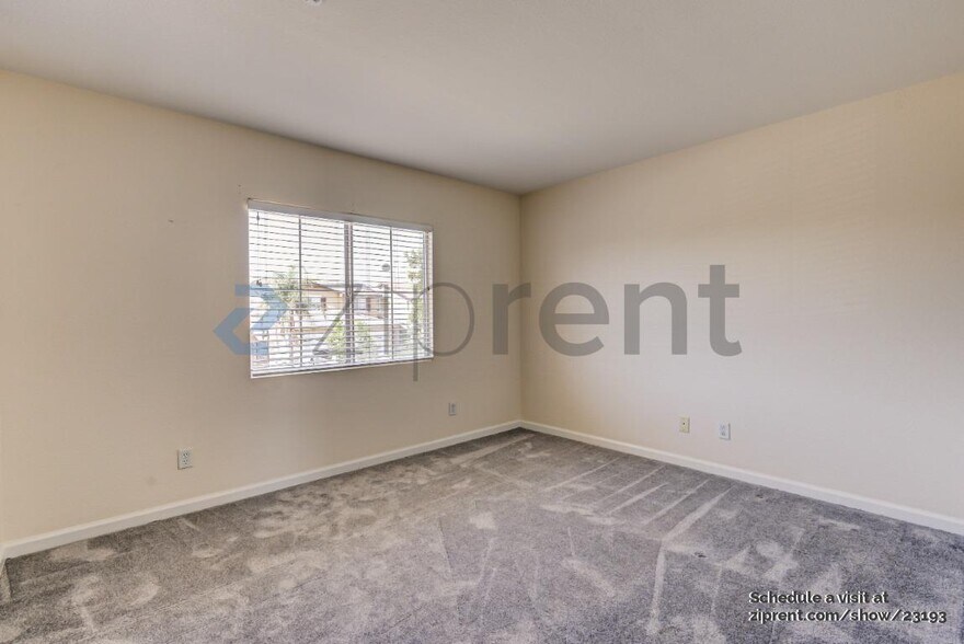 Building Photo - Unit