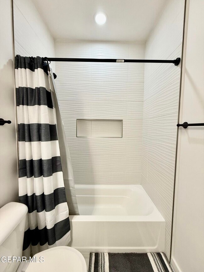 Building Photo - 15052 DESTINATION