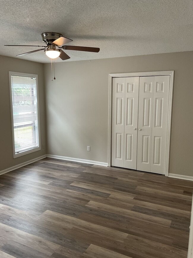 Building Photo - 1546 Hamilton Dr