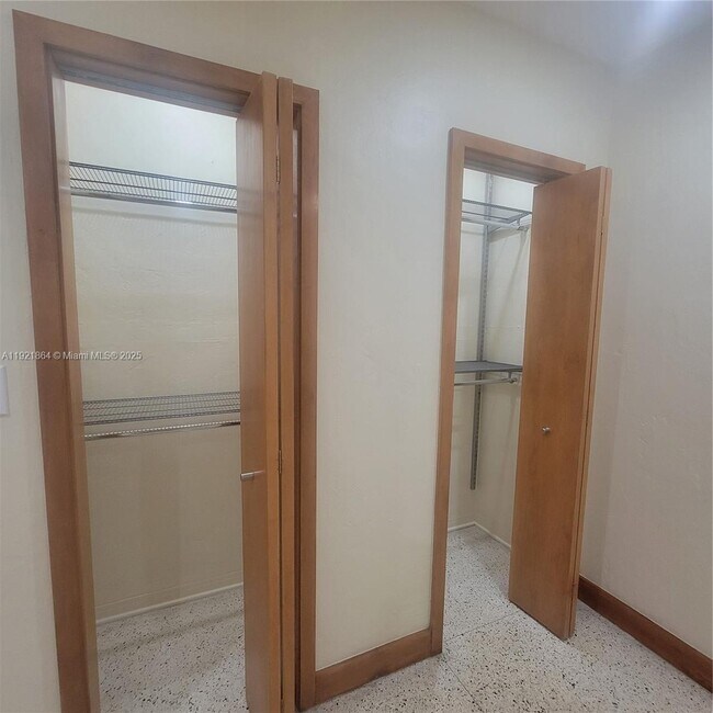 Building Photo - 7400 Harding Ave