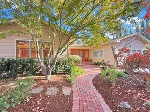 Building Photo - 335 Claremont Way