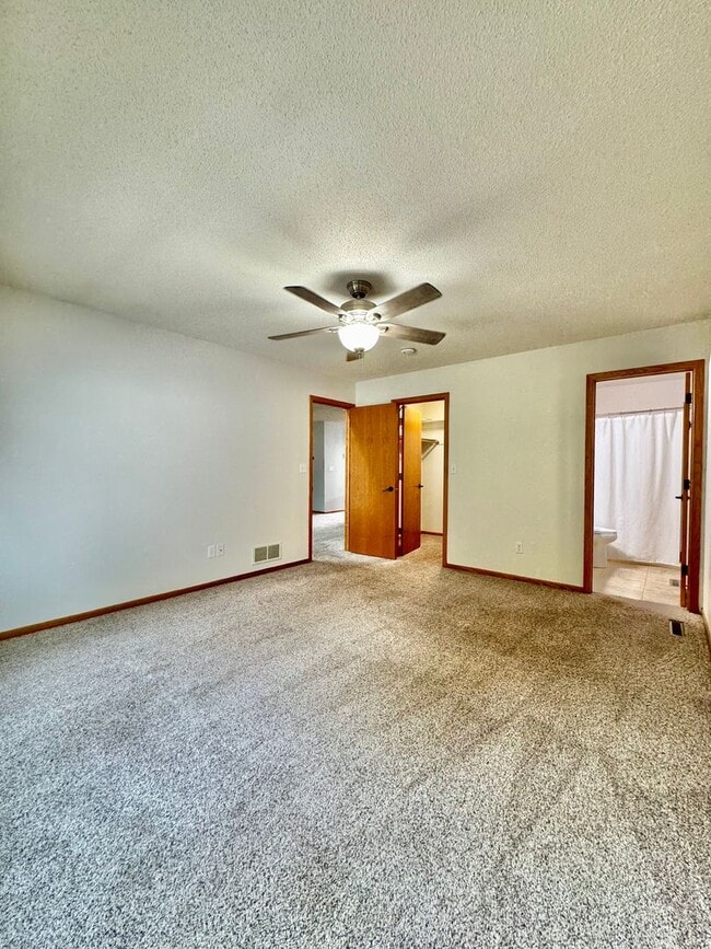 Building Photo - 4851 Tee Ct SW